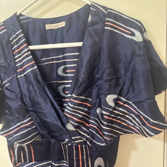 Coreylynn Carter blue satin abstract retro print flutter sleeve dress size 4 - Picture 5 of 11